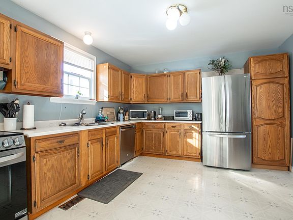 4th image of 76 James Roy Dr