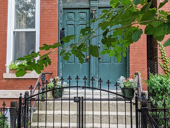 2nd image of 837 N Paulina St #2