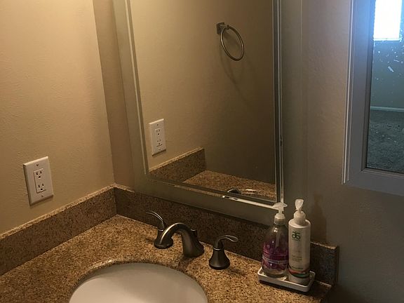 Main level full bath