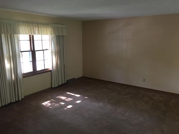 2nd image of 709 Leprechaun Ln