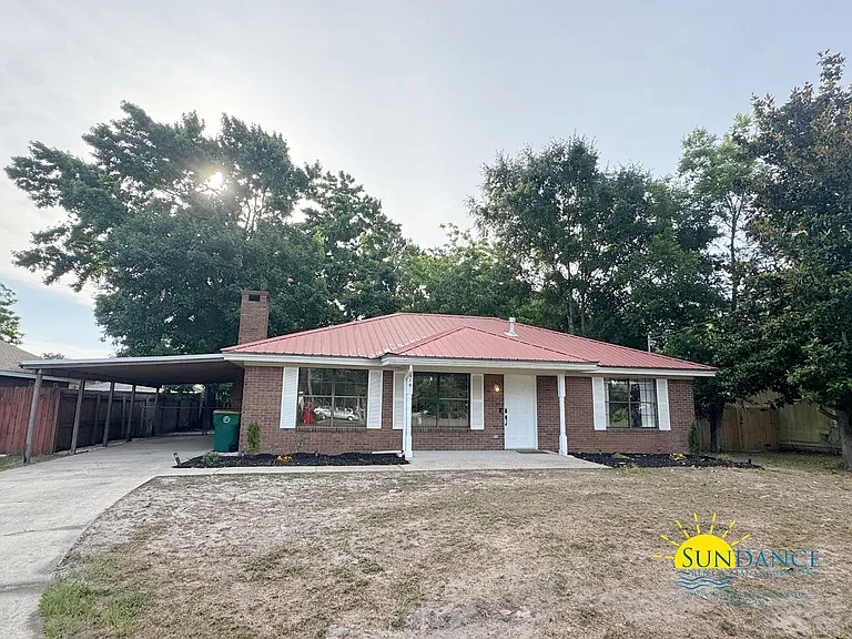310 Evergreen Dr — Photo 1