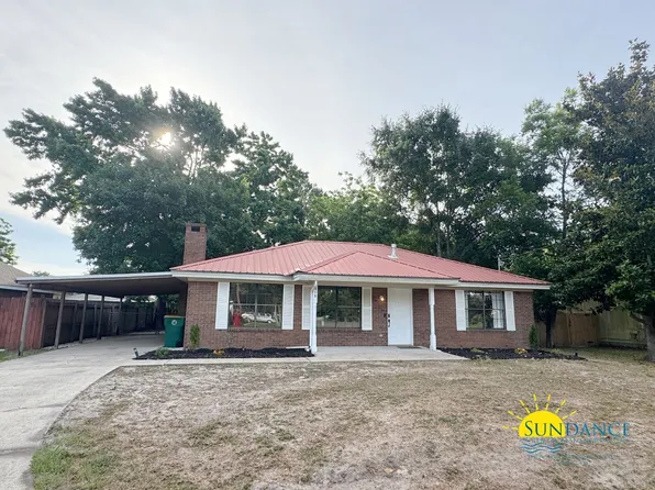 310 Evergreen Dr, Mary Esther, FL 32569