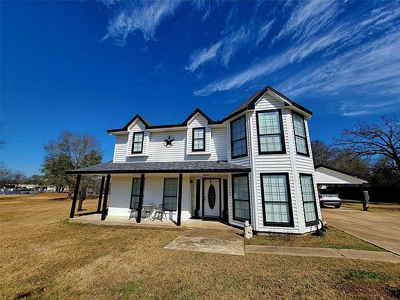 2nd image of 1828 State Highway 75 N