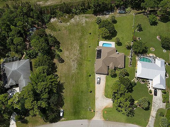 4th image of 4403 Redwood Dr