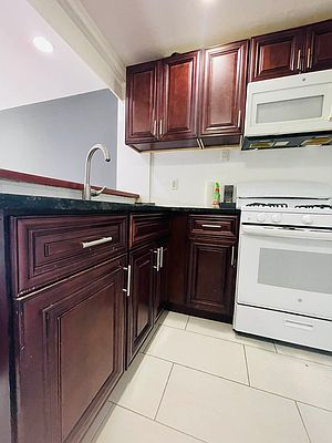 Corona Apartments For Streeteasy, Craigslist Kitchen Cabinets Pittsburgh Italy