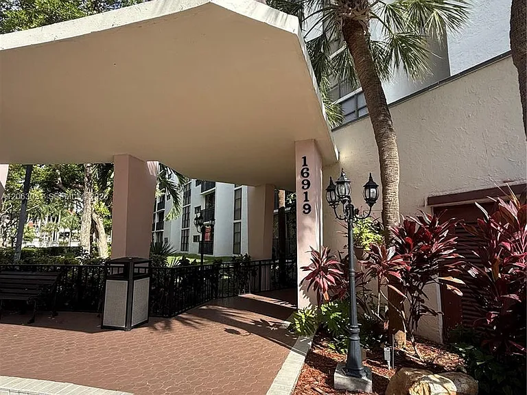 16919 N Bay Rd #916 — Photo 3