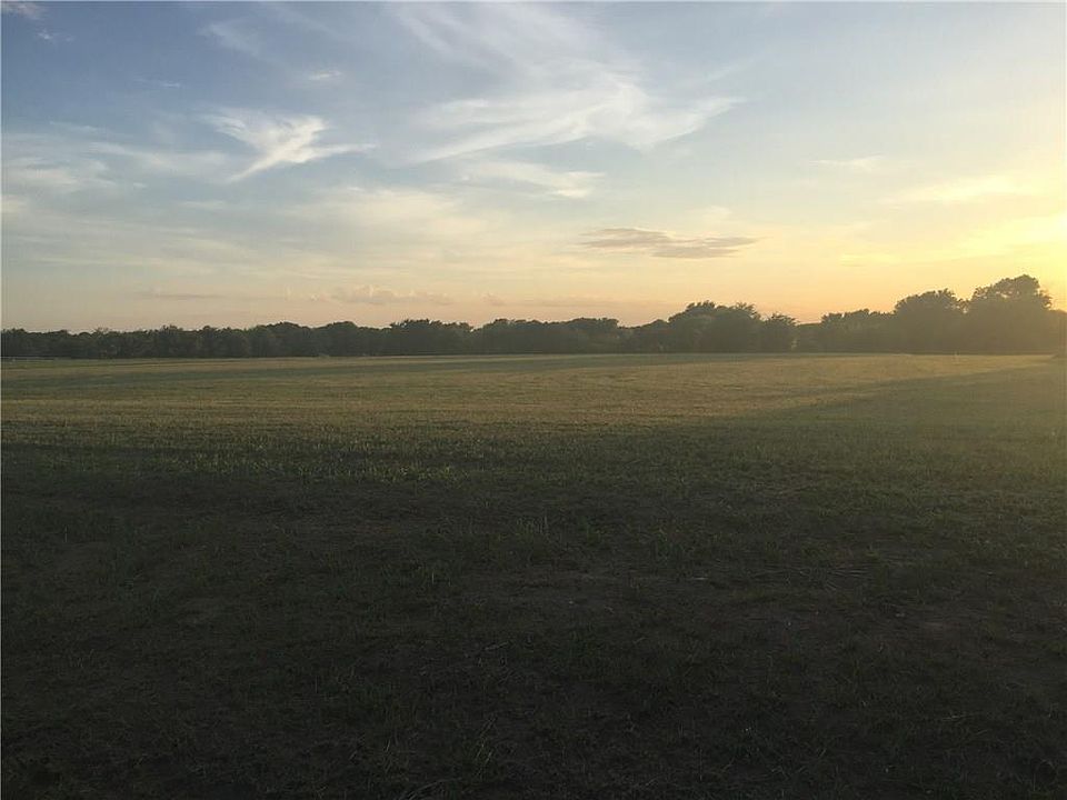 2nd image of 899 Ritchey Rd