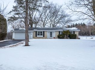 N64W30646 Beaver Lake Rd, Hartland, WI 53029