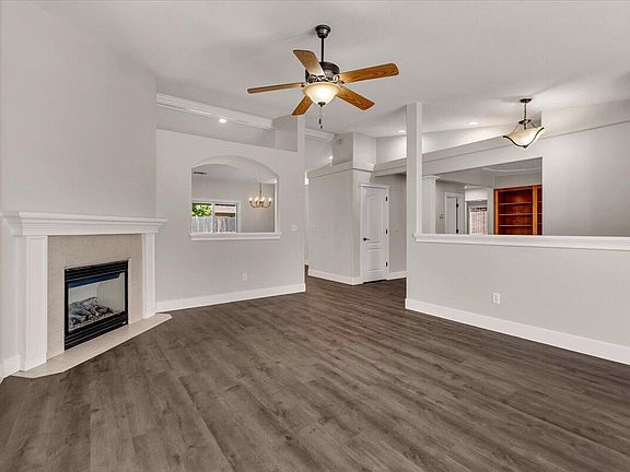 4th image of 1430 Crosspoint Way