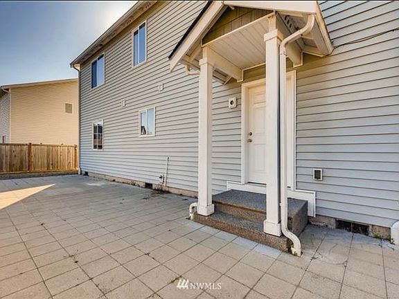 2nd image of 2408 Redwood Ct SE