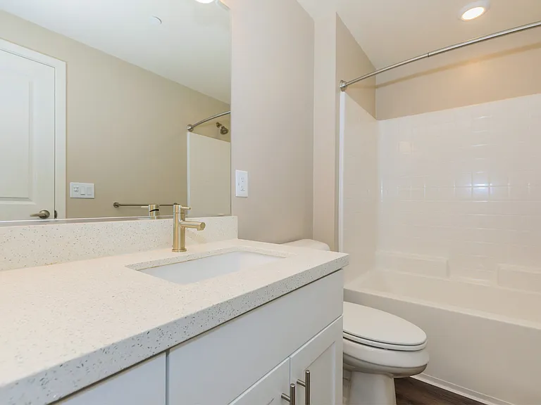 Los Alamitos Luxury Apartments — Photo 52