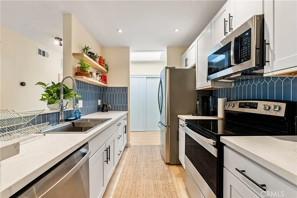 2 bed, 1174 sqft, $7,495 — Photo 4