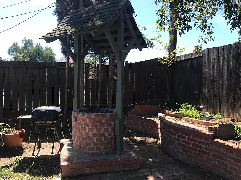 2216 Kendree St — Photo 32