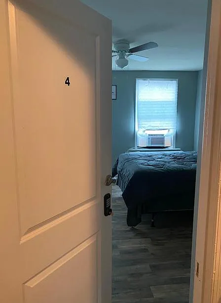 4 bed, 2.0 bath, 1064 sqft, $797 — Photo 2