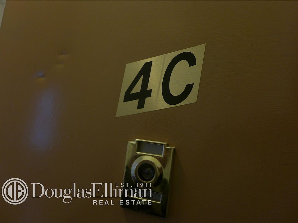 1st image of 25 Cumming St APT 4C