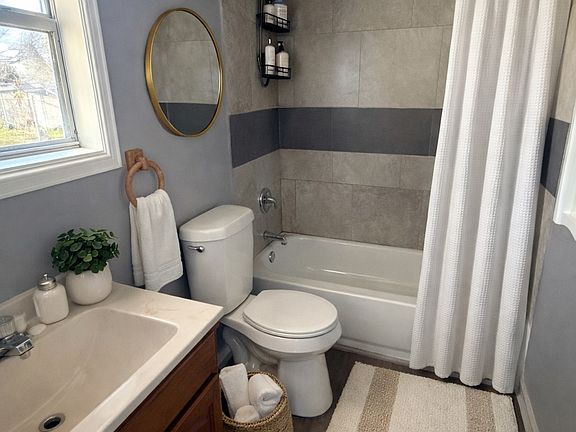 2nd image of 4517 Molina Dr