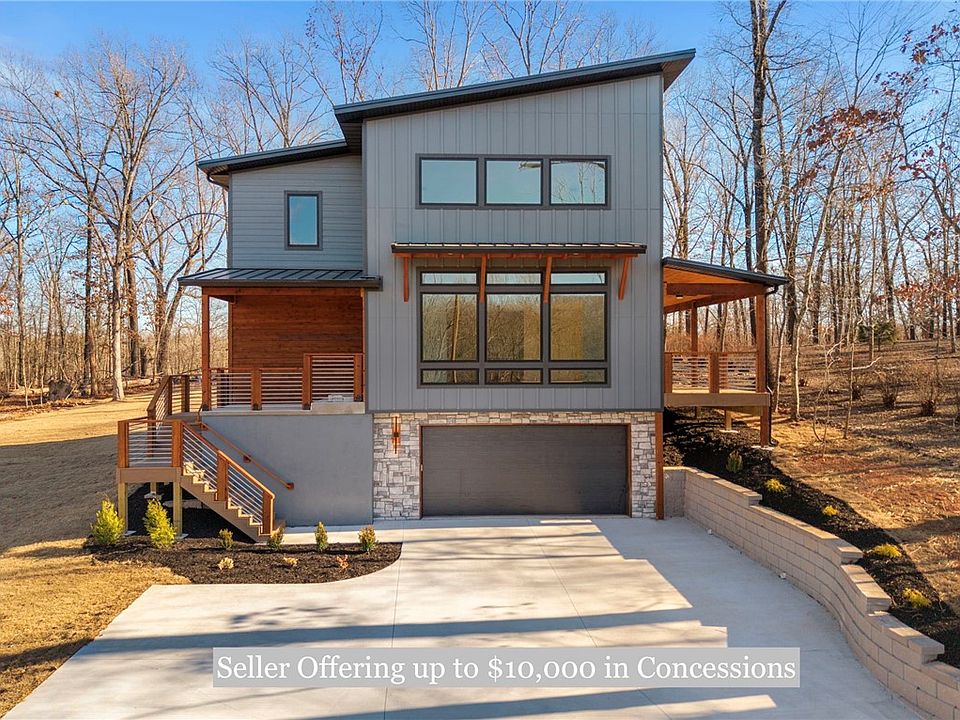 1st image of 8 Selkirk Cir