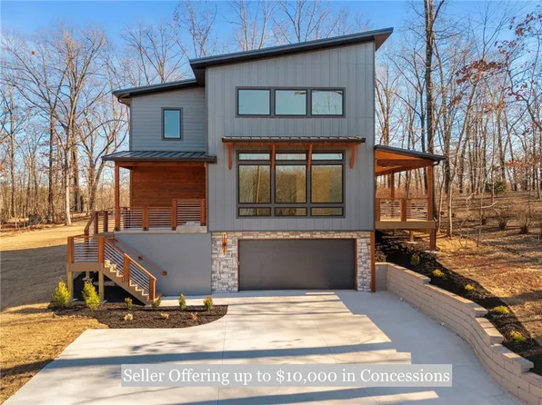 8 Selkirk Cir, Bella Vista, AR 72715