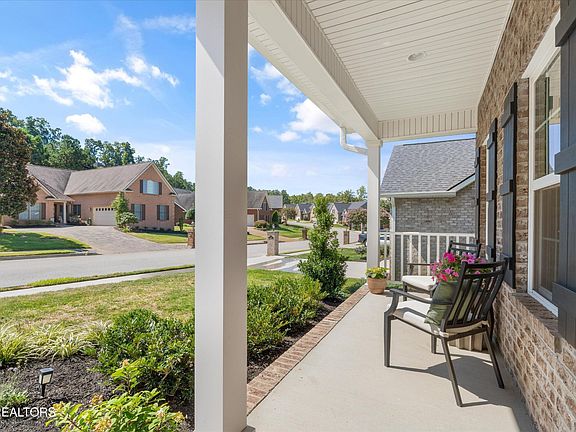 3rd image of 569 Timberline Dr
