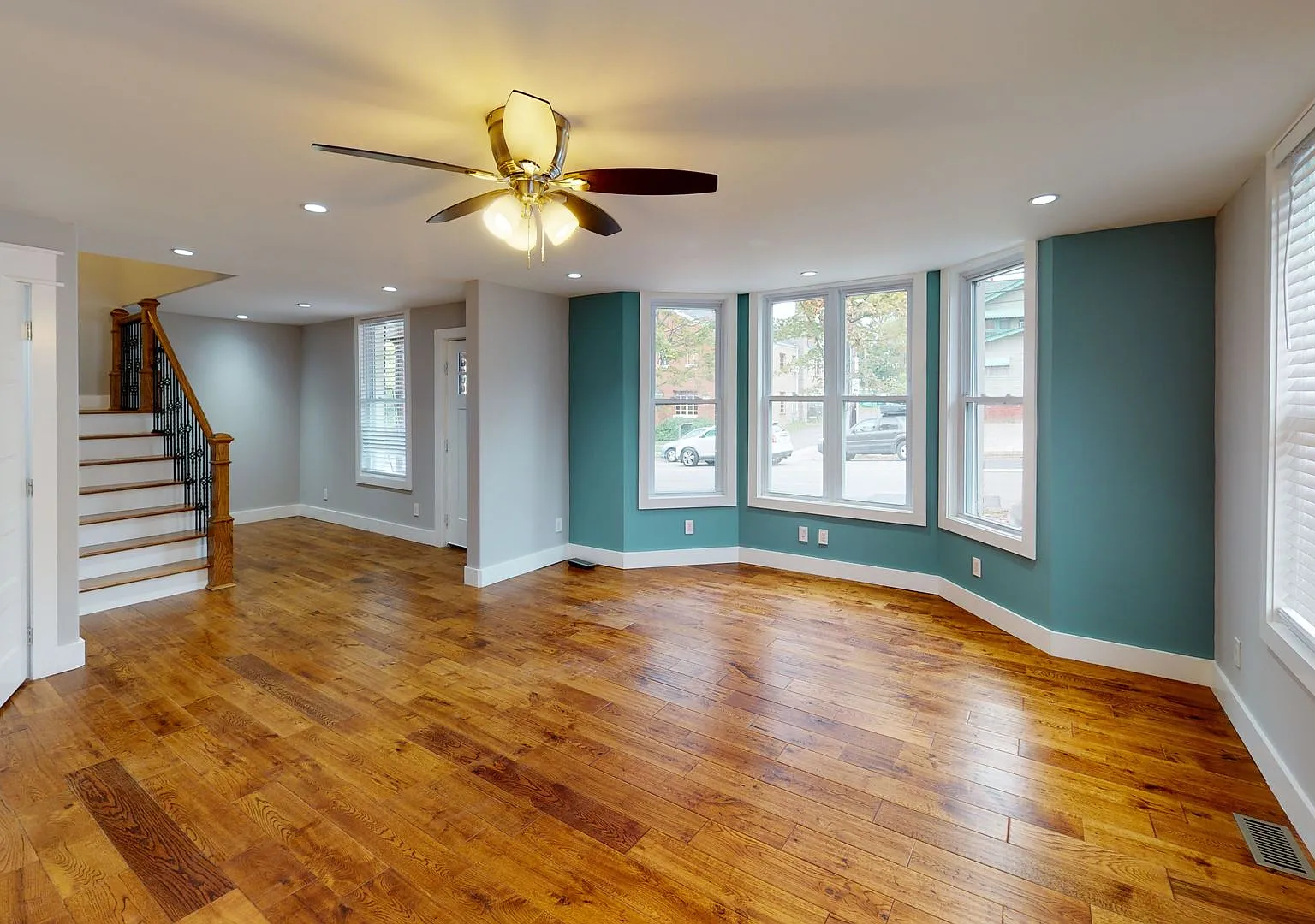 Waitlist for Aug2027Jul2028 Now Open! |4BR in Fort Sanders Duplex | Near UTK Campus | 17th & High... — Photo 4