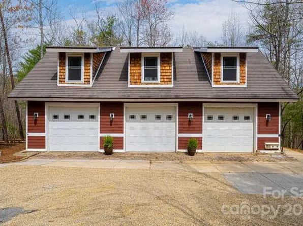34 Spring Creek Ln, Saluda, NC 28773