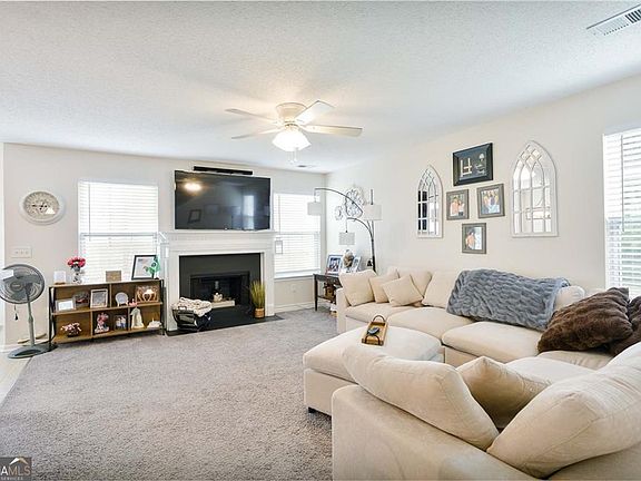 5th image of 417 Red Coat Ln