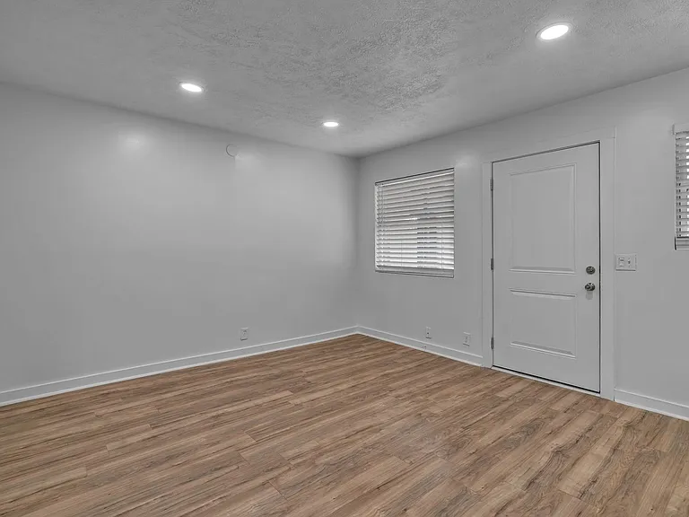 2714 Jefferson St — Photo 31