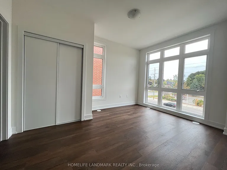 12860 Yonge St #11 — Photo 2