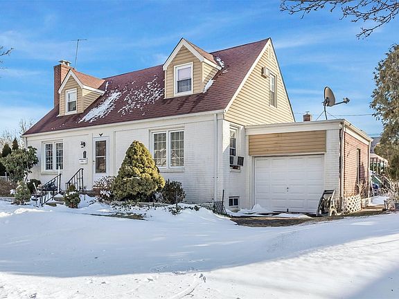 3rd image of 122 Nugent St