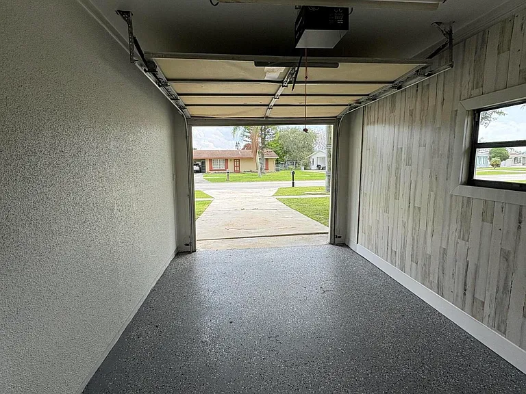 285 NE Floresta Dr — Photo 20