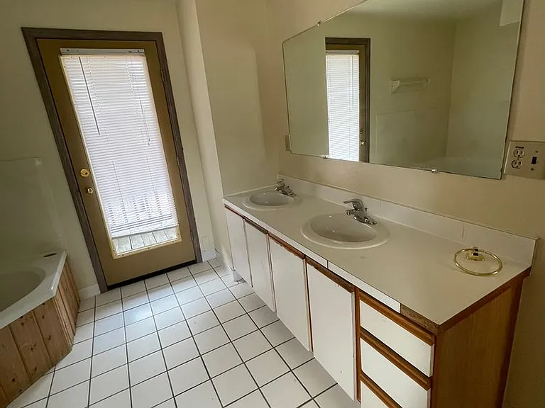 1522 Indianola Ave — Photo 7