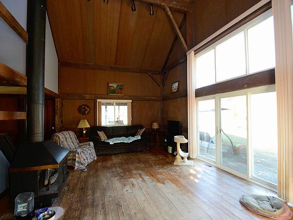 3rd image of 655 Vancouver Dr