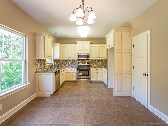 5th image of 10119 Hunters Hollow Dr