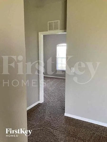 4 bed, 2.0 bath, 2222 sqft, $2,280 — Photo 4