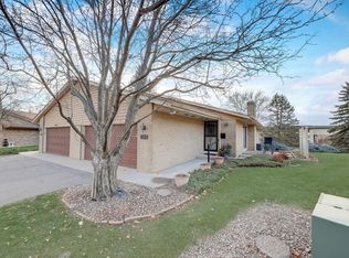 7053 Robinwood Trl, Woodbury, MN 55125