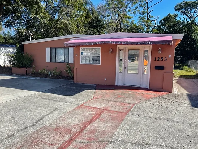 1253 N Pine Hills Rd #1