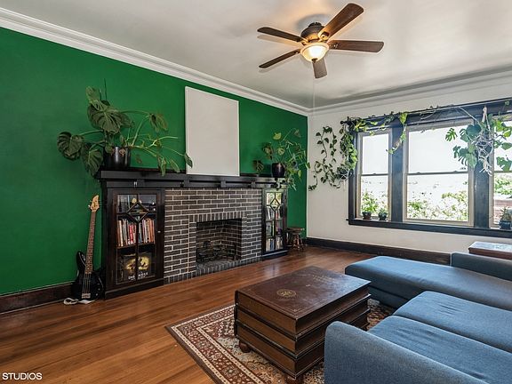 3rd image of 6624 N Clark St #3A
