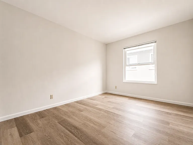 2540 College Ave — Photo 7