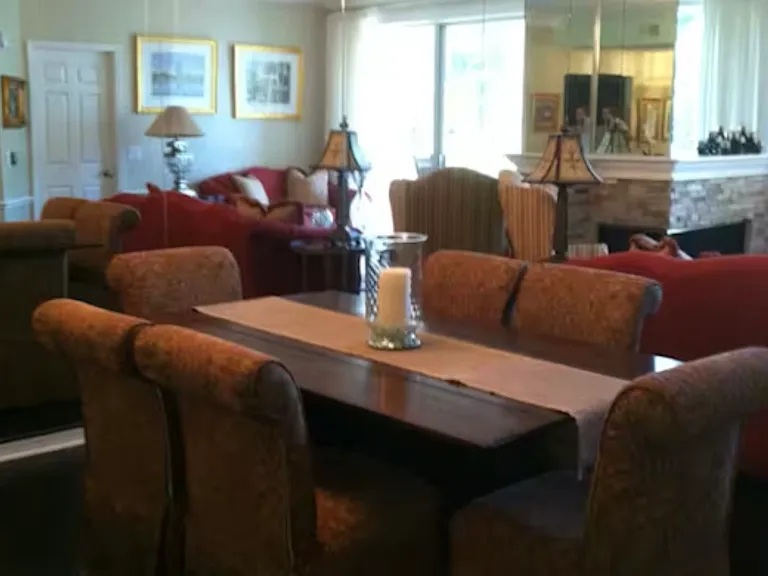 Hamptoncrest 201 Cir — Photo 2