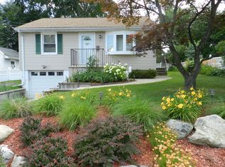 7 Oak Ln, Lake Hiawatha, NJ 07034