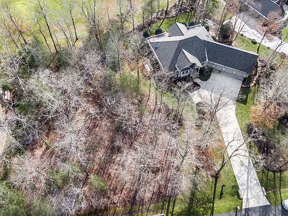 4th image of 10 Pamala Ln