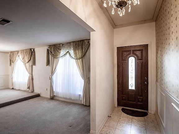 3rd image of 1065 Wisteria Dr