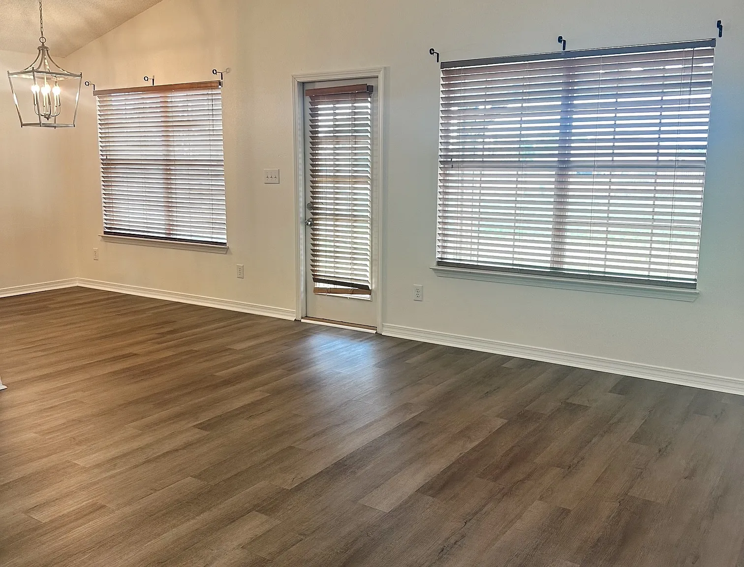 3 bed, 2.0 bath, 1590 sqft, $1,900 — Photo 4