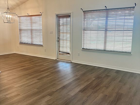 4th image of 2700 Hampton Park Cir