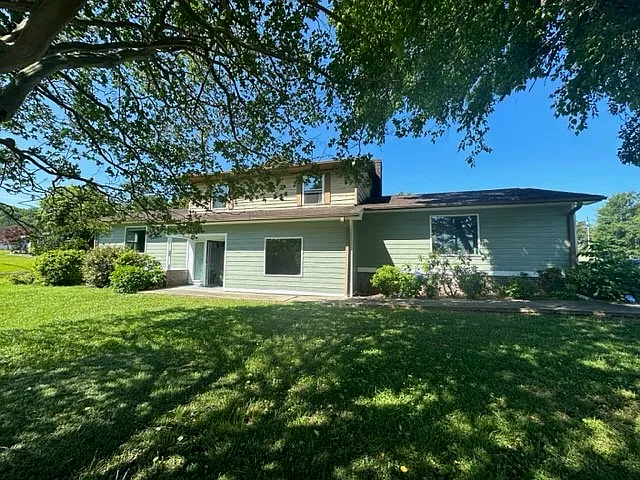 3 bed, 2.0 bath, $2,800 — Photo 2