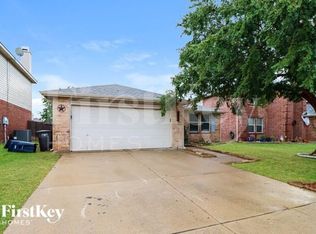 1952 Lariat Dr, Justin, TX 76247