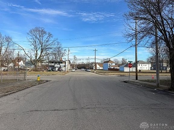 5th image of 608 Pritz Ave