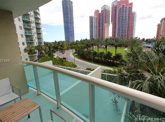 5th image of 19370 Collins Ave APT 309