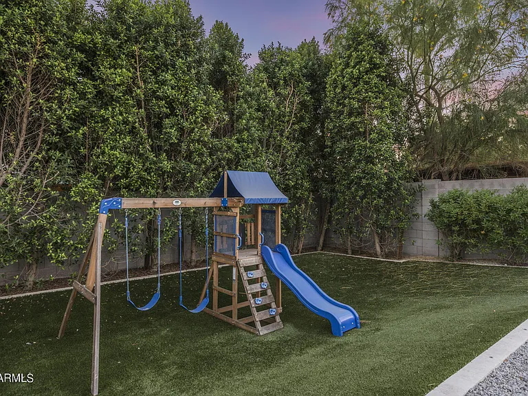 1629 E Montebello Ave — Photo 36