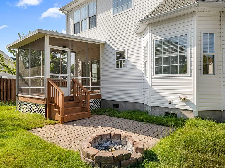 217 Derby Downs Dr — Photo 47